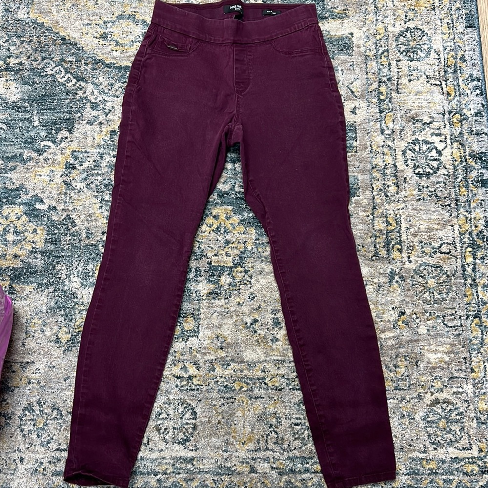 Nine West pull on skinny jeans purple/wine size 8